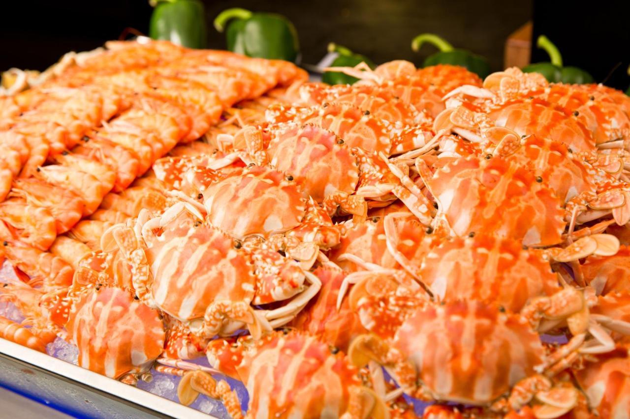 China Hotel Guangzhou - Subway Direct To Pazhou Exhibition Center, Free Shuttle During Canton Fair & Exhibitor Registration Counter Екстер'єр фото A seafood buffet