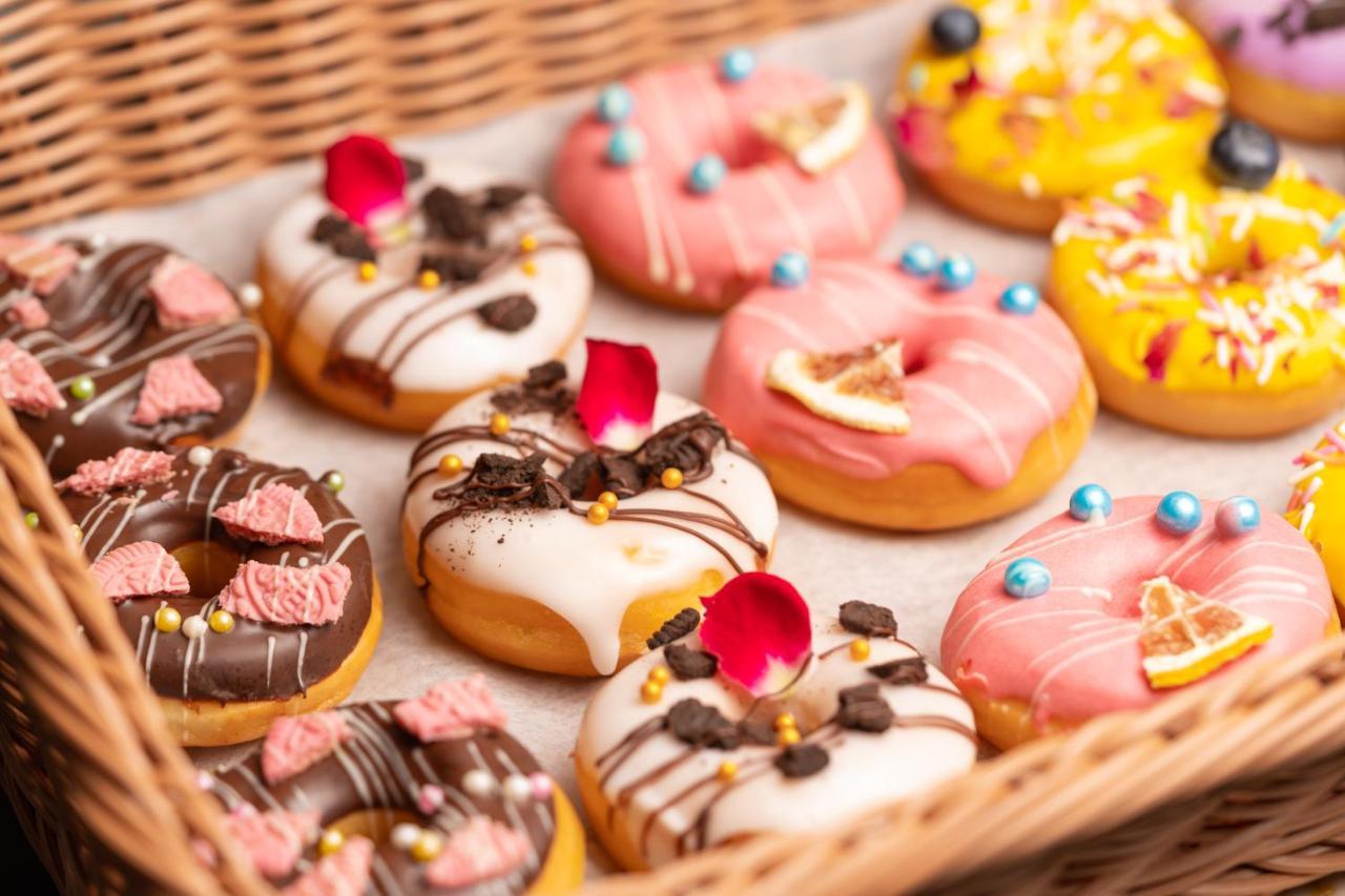 China Hotel Guangzhou - Subway Direct To Pazhou Exhibition Center, Free Shuttle During Canton Fair & Exhibitor Registration Counter Екстер'єр фото Donuts
