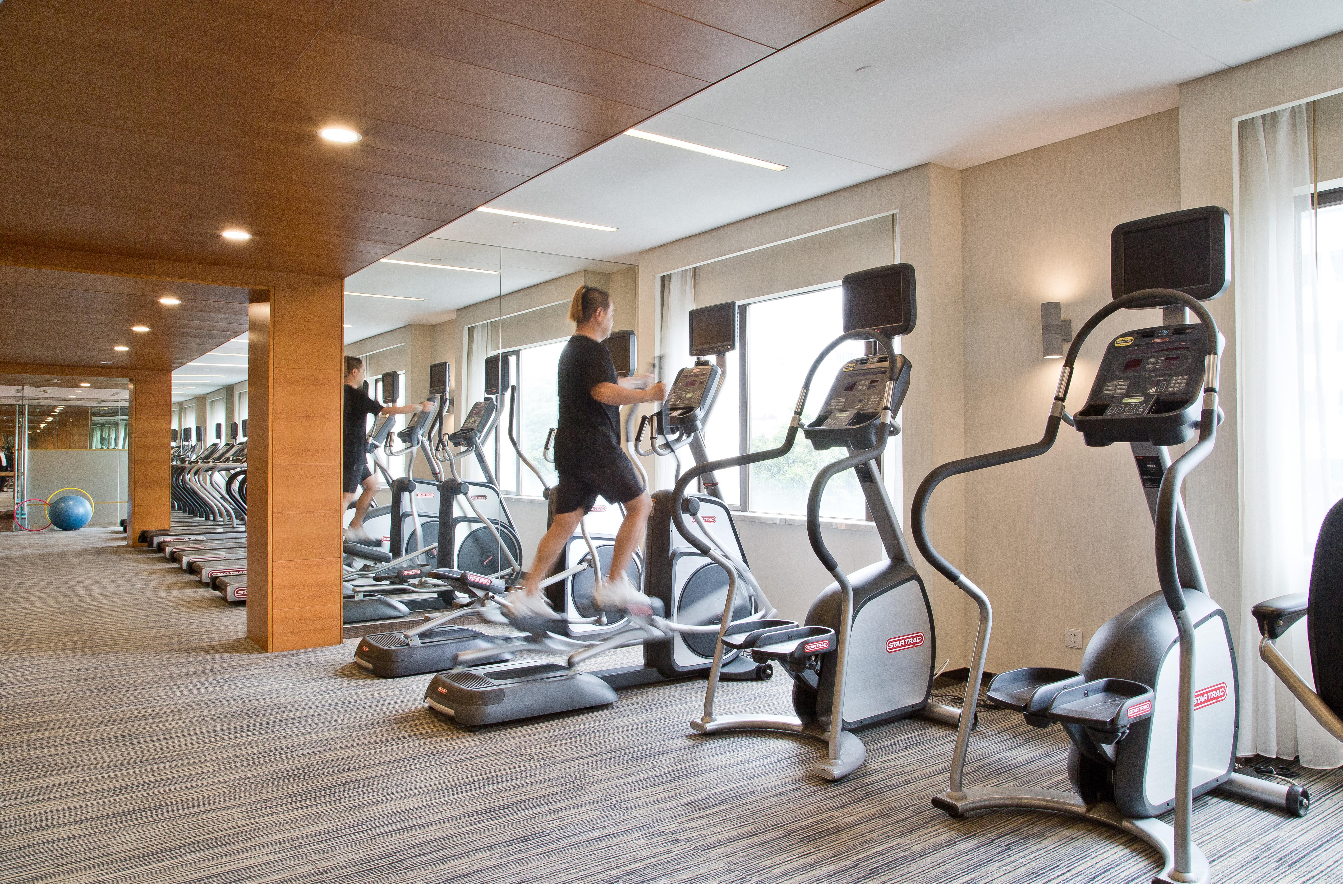 China Hotel Guangzhou - Subway Direct To Pazhou Exhibition Center, Free Shuttle During Canton Fair & Exhibitor Registration Counter Екстер'єр фото A gym at a hotel