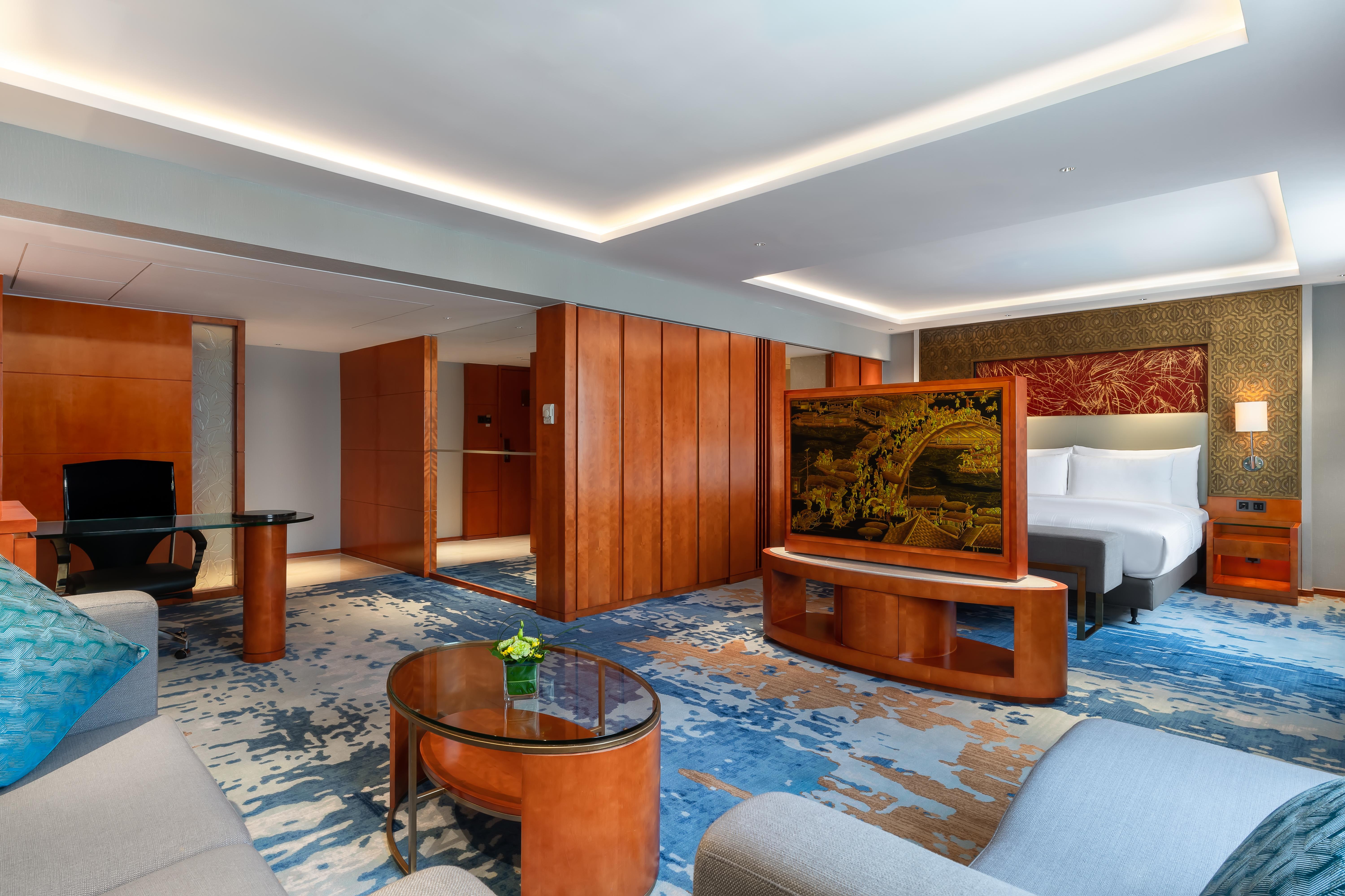 China Hotel Guangzhou - Subway Direct To Pazhou Exhibition Center, Free Shuttle During Canton Fair & Exhibitor Registration Counter Екстер'єр фото A suite at the hotel