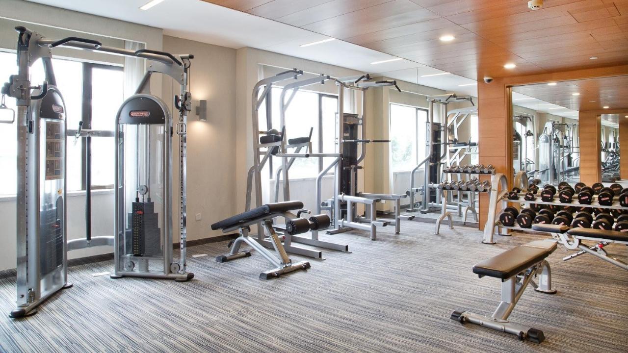 China Hotel Guangzhou - Subway Direct To Pazhou Exhibition Center, Free Shuttle During Canton Fair & Exhibitor Registration Counter Екстер'єр фото A gym at a hotel