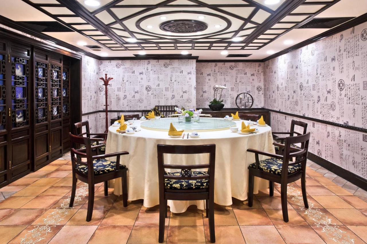 China Hotel Guangzhou - Subway Direct To Pazhou Exhibition Center, Free Shuttle During Canton Fair & Exhibitor Registration Counter Екстер'єр фото A private dining room at a restaurant in Hong Kong