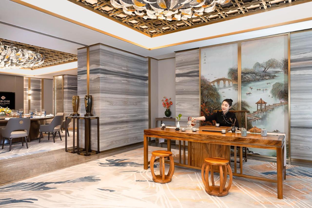 China Hotel Guangzhou - Subway Direct To Pazhou Exhibition Center, Free Shuttle During Canton Fair & Exhibitor Registration Counter Екстер'єр фото The lobby of the hotel