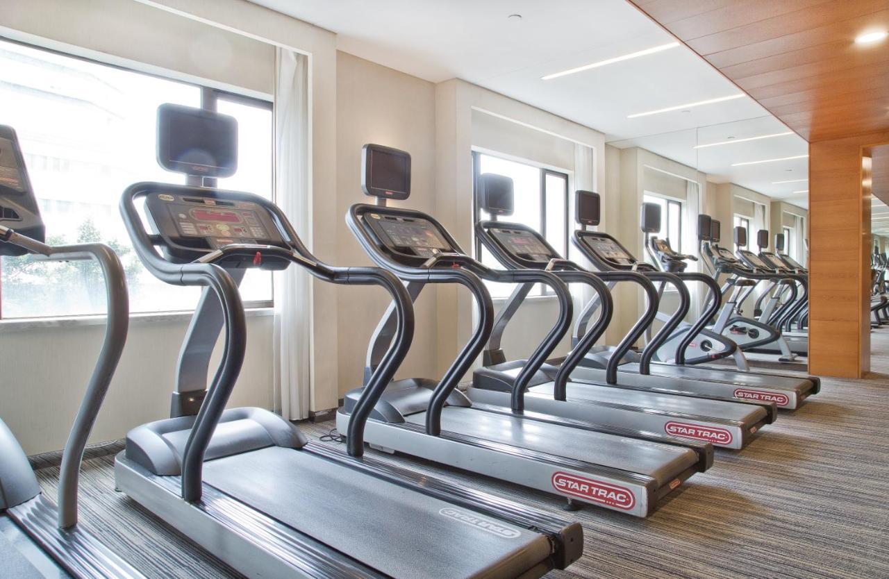 China Hotel Guangzhou - Subway Direct To Pazhou Exhibition Center, Free Shuttle During Canton Fair & Exhibitor Registration Counter Екстер'єр фото Treadmills in a gym